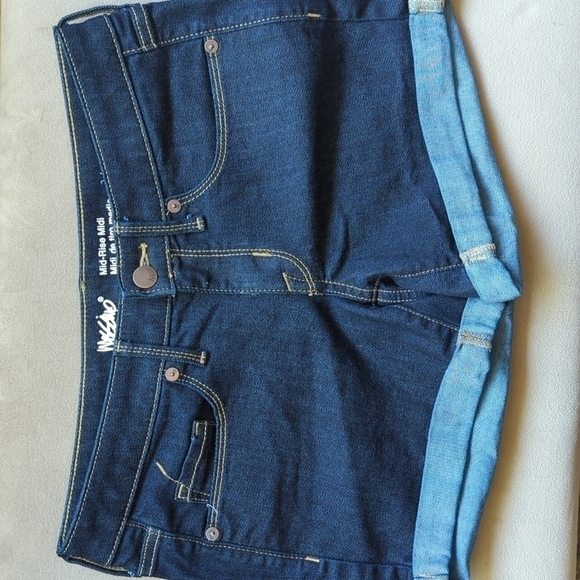 Mossimo Mid-Rise Mid Dark Denim Jean Shorts Women's Size 2 - Picture 1 of 9